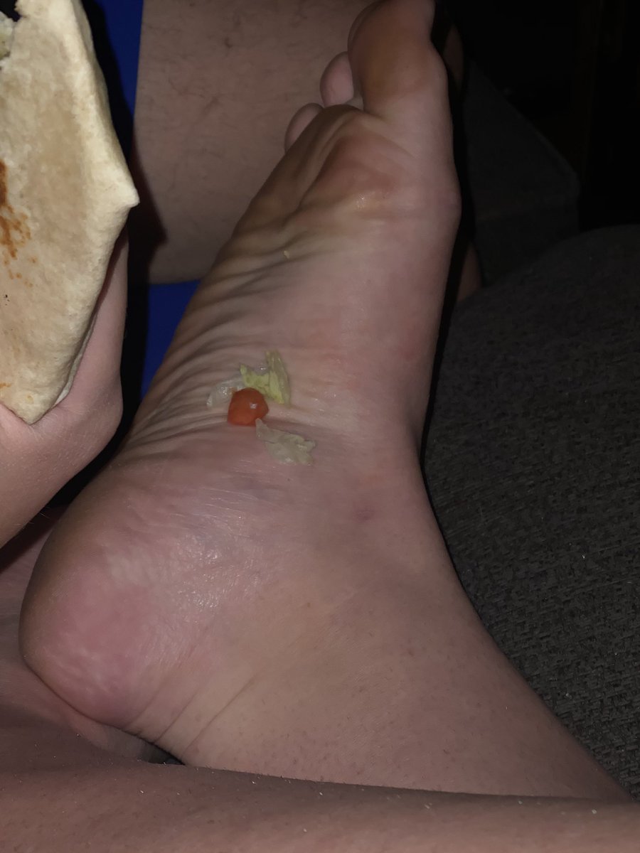 Food fell and then he added hot sauce and ate it off my foot. I bet you wish it was you dining on these big plates. 😉😘