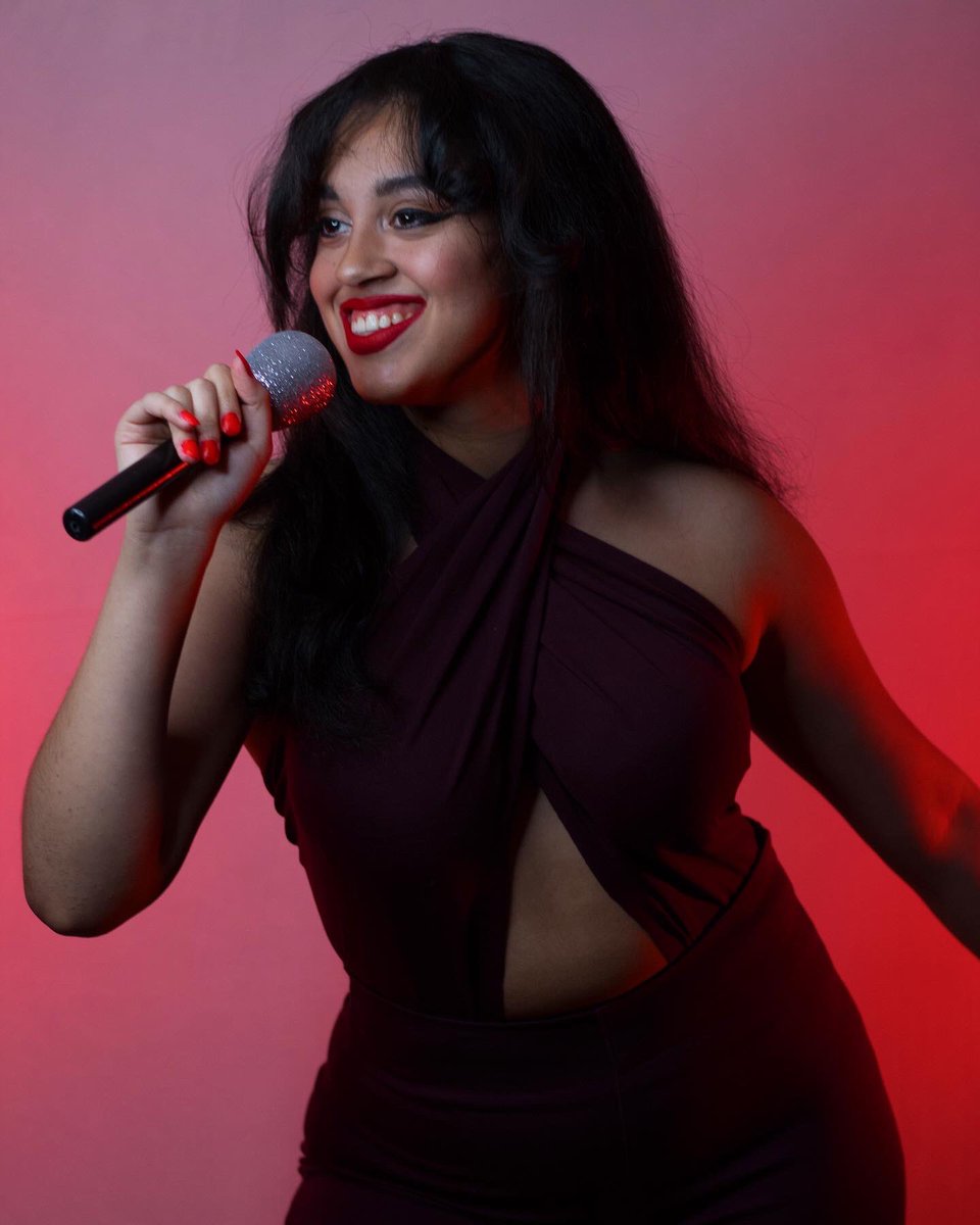 Selena Zuri tweet media