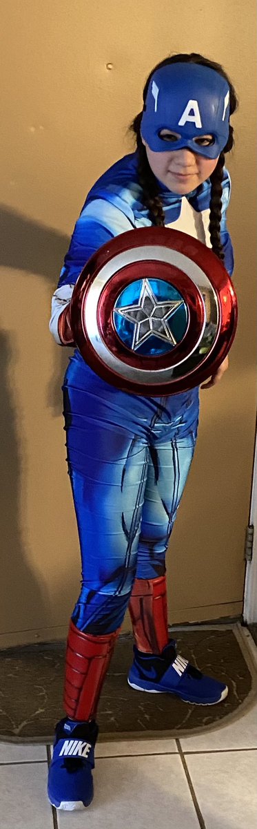 Balti11's tweet photo. Happy Halloween! #CaptainAmerica #ToyStoryAlien https://t.co/sJJV0pYte5
