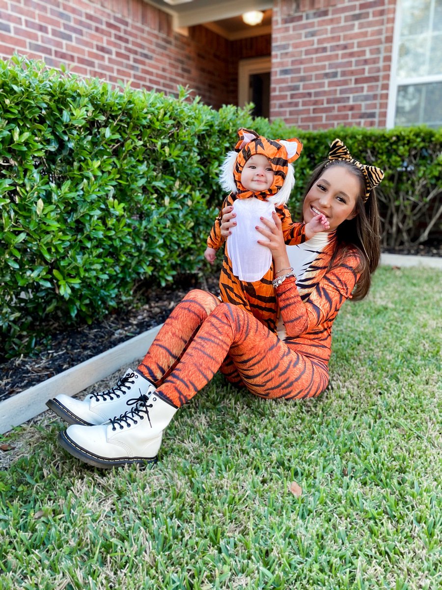 BabyBeeswaxxx's tweet photo. Happy Halloween🐯🐯 https://t.co/TADwB0Z7q6