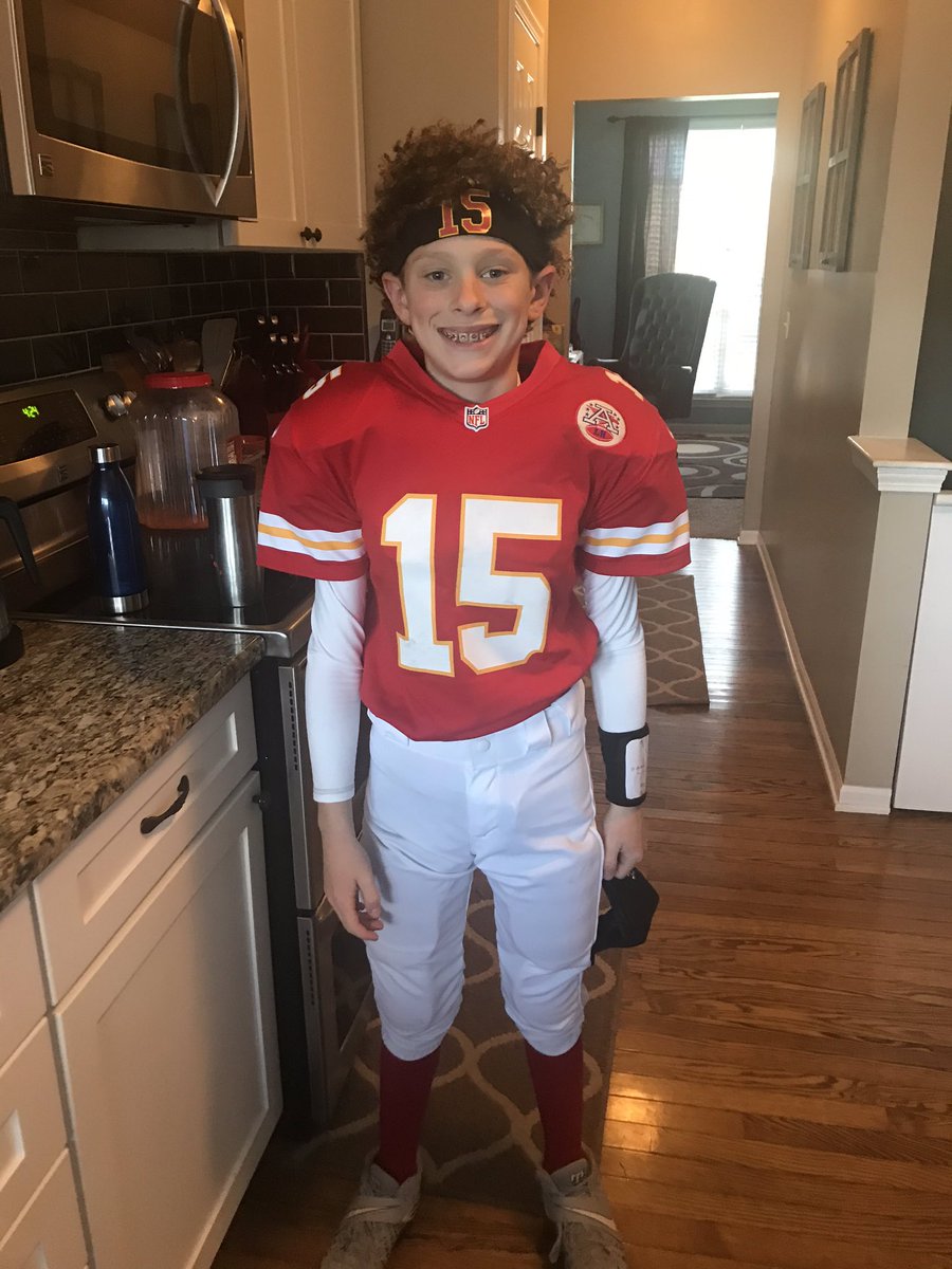 HeidiLWatson's tweet photo. Owen as his idol @PatrickMahomes for Halloween! https://t.co/UUKBpdf5fV