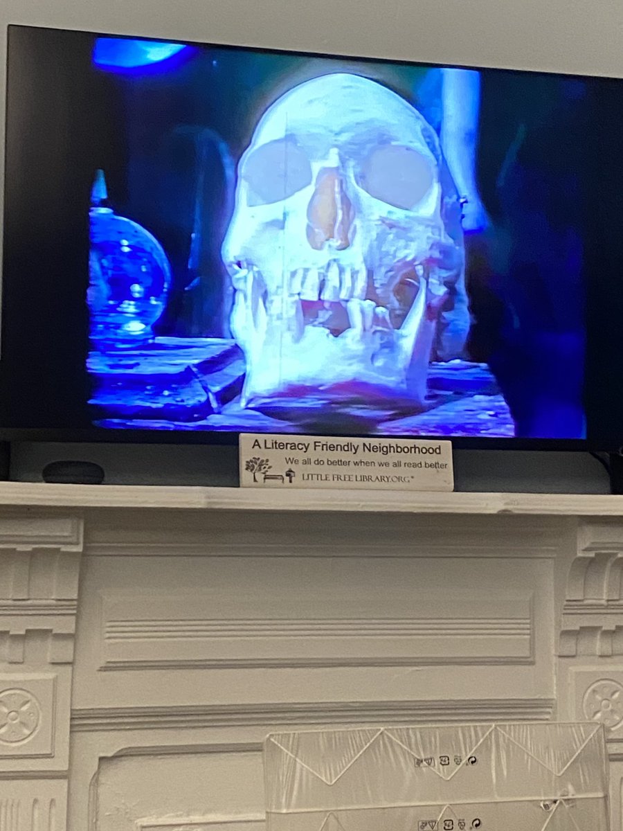 hystericallison's tweet photo. Theremin is playing, and it takes me back to the old days with my dad watching the magnificent #morgus. Crazy to think he was almost a decade younger than me in this episode. https://t.co/GeiVHQPypo