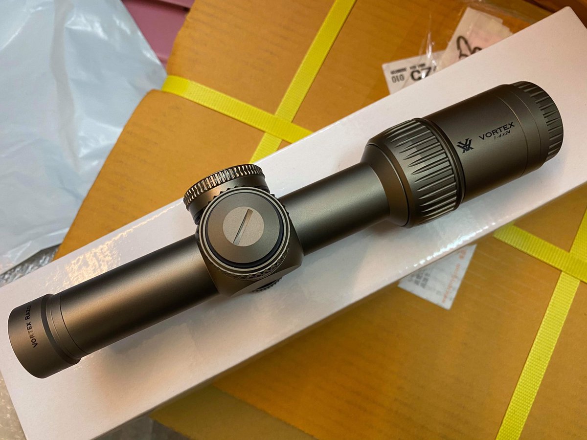 airsoftcustomTY's tweet photo. 【台湾製品】
ノーブランド製
vortex razor HD GenⅡ
価格;26,640円(税込)
大人気のvortex razorが更にお買い求め安い価格になって登場致しました!
ご注文・ご質問はDM、またはメールにて承ります!
#vortex #光学機器 #サバゲー #筒 #razorhd #ボルテックス #台湾 #ミリタリー物販 #電動ガン https://t.co/ihv4J6UZ9q