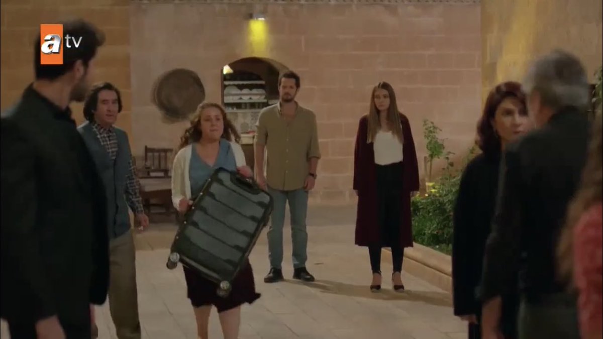i don’t know what i love the most here, reyyan being a flawless queen, miran with that “my wife’s amazing” look, the fact that melike already had the suitcase ready or hazar and azat competing to see who’s gonna take reyyan’s suitcase to the car aksjjsjs  #Hercai