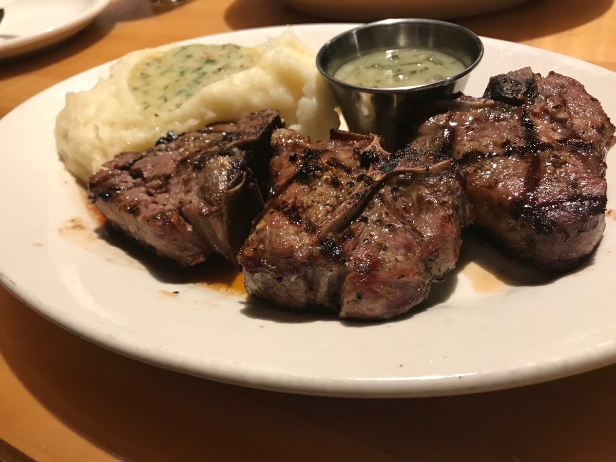 Sherrieboberrie's tweet photo. Dinner... Miss eating at Stuart Andersons in Hawaii (@ Black Angus Steakhouse - @basteakhouse in Chula Vista, CA) https://t.co/kzwel5KDkm https://t.co/vad4v4cf68