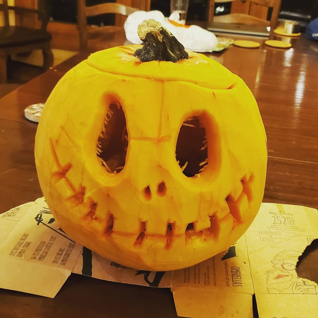 MagnusGames7's tweet photo. Naked Jack Skellington pumpkin! https://t.co/nRZ7DOwXhw https://t.co/qKMIG2zWp1