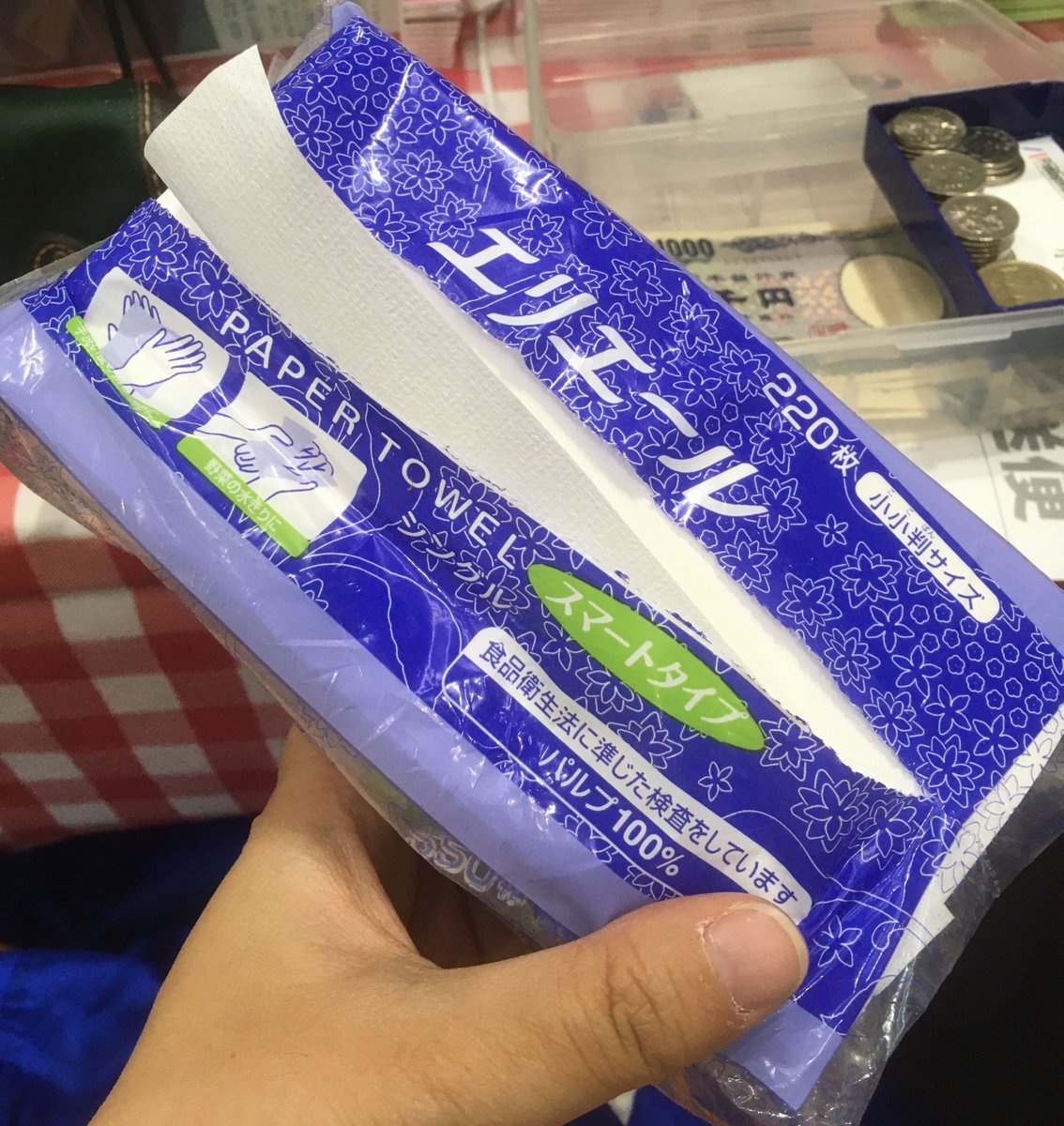 もちマロン そういや私はハンカチ持ち歩くの苦手マンなんだけど こんかいセリアで買ったこれをカバンに入れて持ち歩いていたwペーパータオル楽ちん