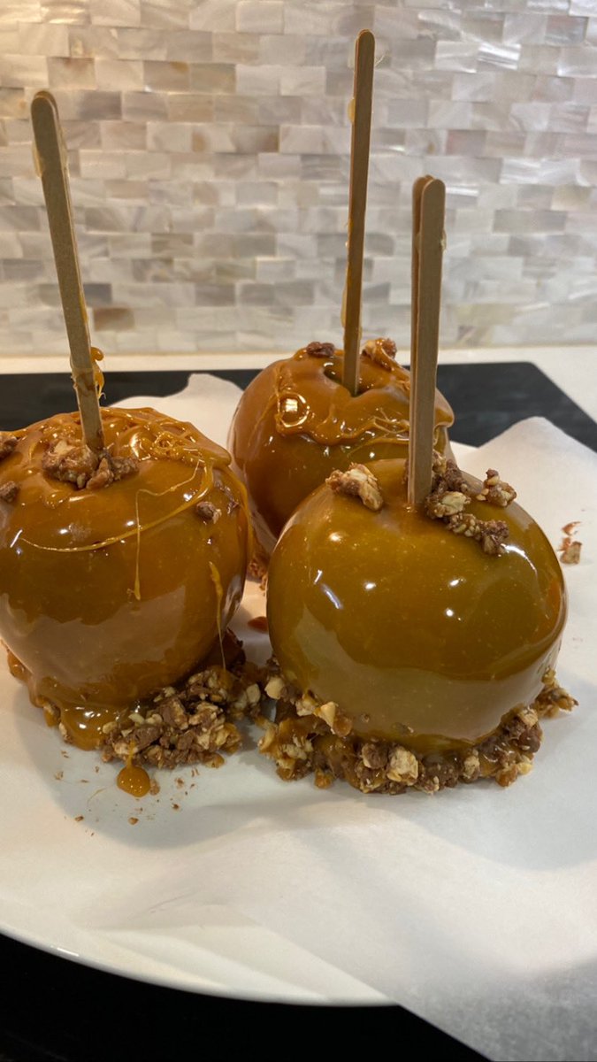 s_sophiv's tweet photo. Caramel apples to celebrate the Halloween spirit! #MLECBoo https://t.co/3zNz1PKmrX