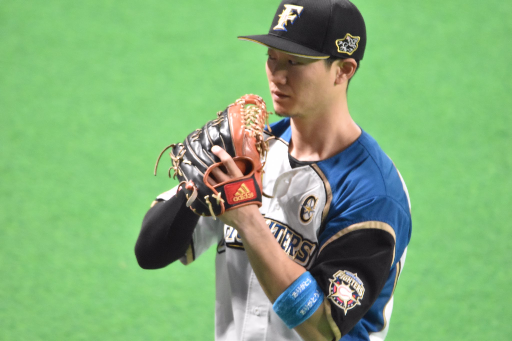 杉谷拳士 F2 11 01 札幌ドーム ファイターズ西川遥輝選手 彼だけ腕に ありがとう と書いたリストバンドが これはどう言う意味なんだ ファンへの感謝 それとも札幌ドームが最後だから メジャーいくから ファイターズ 西川遥輝