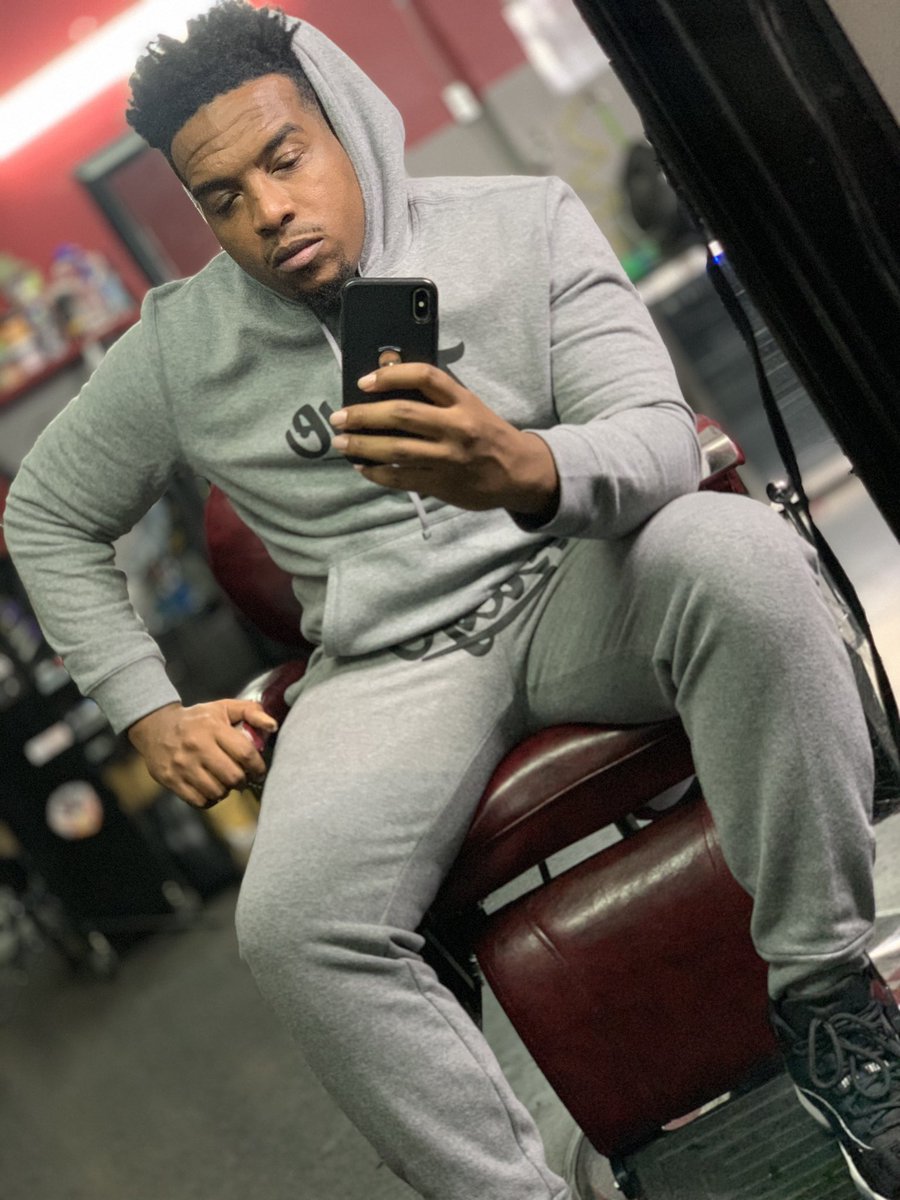 Biggest_daddy's tweet photo. I love #joggingsuits ๐ฏ https://t.co/LPFgH8pF6L