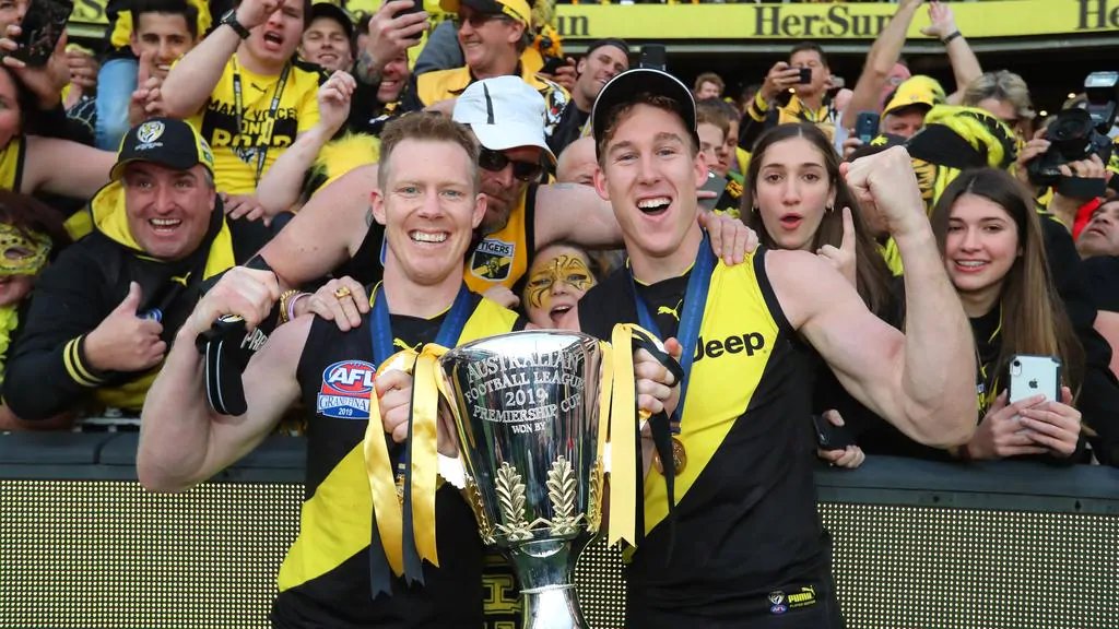 FightLiveTV's tweet photo. @MitchRobinson05 Enjoy your season in the NEAFL next year you old spud! https://t.co/Oa5JTsSaWN