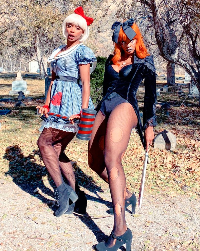 Kharmatic's tweet image. Earlier before the Savage party. @Riiiiikkkkiiiii is rocking @KylieFox5's #KylieWear and I'm #BabyImASavageSaturday.