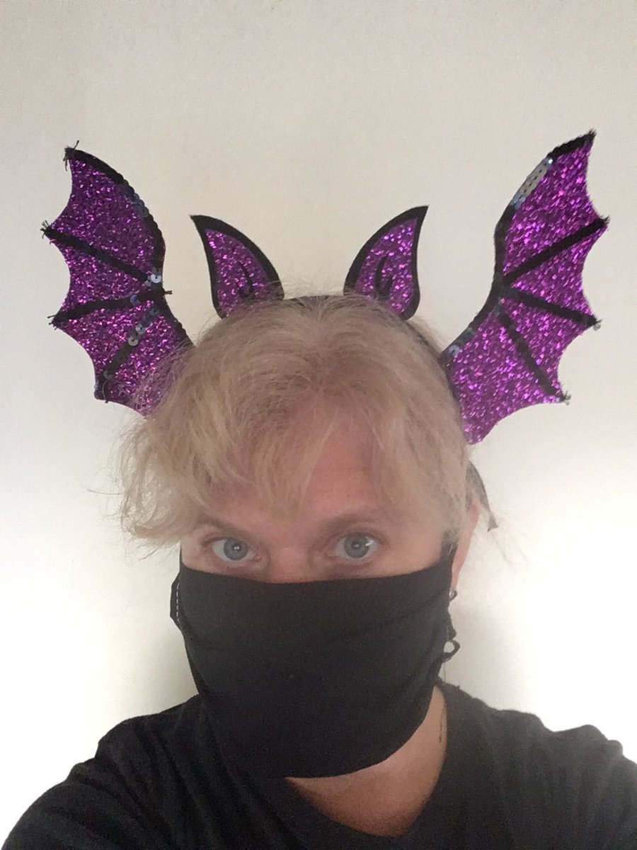 CroneLiz's tweet photo. My pollinator of the year? Bat. Happy Halloween! #batpollinators @PollinateTufts https://t.co/UhgvUc9NqM