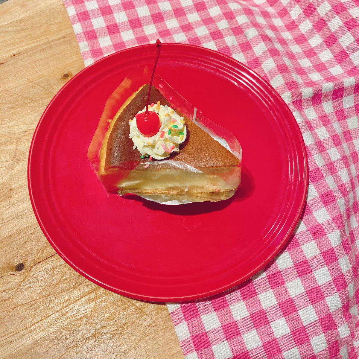 circuscrepe's tweet photo. こんにちは☀️ジェイです🧸🎀

本日はチーズケーキのご紹介♡
手作りのチーズケーキは優しい甘さが魅力です🥰
ホイップもチーズなのでチーズがお好きな方はクッキーズでチーズケーキを買っておうちでまったりティータイムにいかがですか💭
21時まで元気に営業中です!!
遊びに来てね〜🎶 https://t.co/twm5Q2JdRF