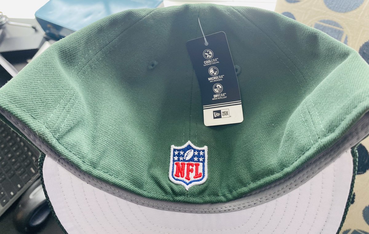 CBSportLocker's tweet photo. Find the perfect item for your favorite #NFL team at @CBSportLocker! With #throwback and current #NFLhats and #NFLjerseys to choose from, you can't go wrong when you use coupon code CBSportsLockerBacktoSchool and take 20% off at checkout! https://t.co/Co86EJu71F https://t.co/1EtcEdLde9
