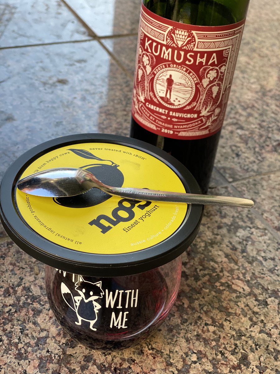 sttung's tweet photo. 15/10 for this Cab Sav from #KumushaWines by @tnashenyamudoka! Dangerously drinkable. Paired with aged 18 year old Gouda, tomme, goat cheese, and @beehivecheese’s #barelybuzzed cheese. Oh and apples and crackers too. Leaning into *all* my extra today. @cities_a https://t.co/Ore7A2GOtT