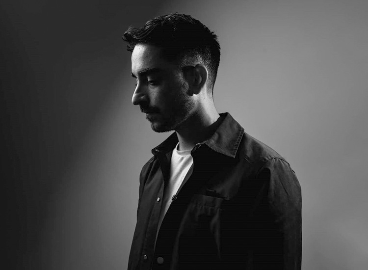 🎧 #Mood da madrugada! Gosta de Jamie xx e Fourt Tet? Mark Höffen, com sua eletrônica noturna e poética, lança a faixa e o EP 'OPH'.

🔗 bit.ly/2TGGr21