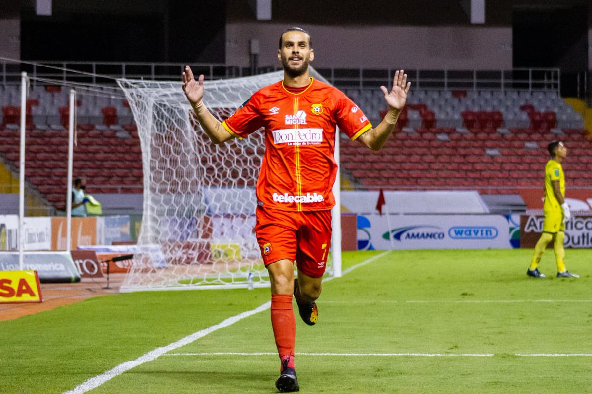 robertocarpio69's tweet image. Sé muy bien quién es, cómo trabaja, lo que se esfuerza, se entrega, su dedicación, profesionalismo, excelente persona y compañero. A Dios gracias lo que querías y mereces, felicidades que Dios te bendiga y acompañe siempre. @yendrickruiz  Fotos: @Netos_cam