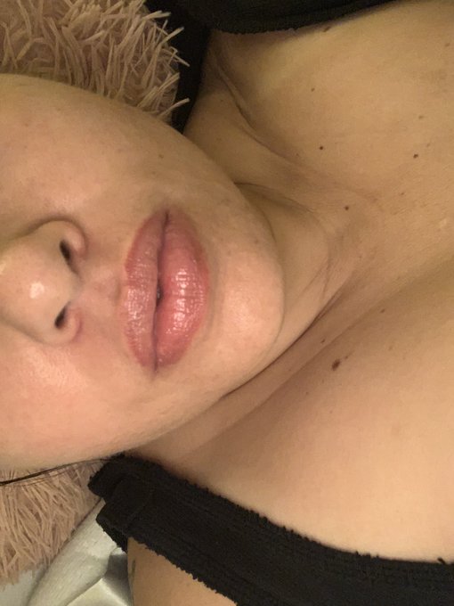 Damn these lips are perfect https://t.co/IHqAg6vg5n