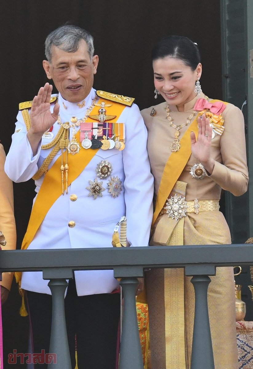 RonS73454736's tweet photo. #เรารักในหลวง1พฤศจิกา
#ไปรับเสด็จกับพี่บิณฑ์ https://t.co/ZFNKXRZDHP