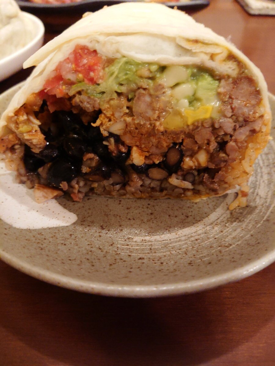 厚木基地正門近くにある「ロックンロール・ブリトー」場所柄オーダー表