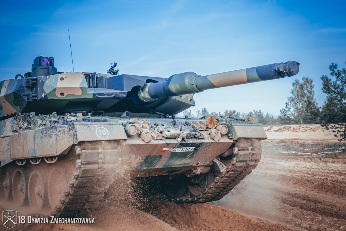 TheDeadDistrict's tweet photo. Leopard-2 MBT of the 1st Warsaw Armoured Brigade "Tadeusz KoΕciuszko" at training range
Photos on the link....‡οΈ
https://t.co/cjChIfTKB5
#Poland #PolishArmy #Leopard2PL #Leopard2 #TankTwitter #TankSunday #MBT #tank https://t.co/kMnp3bCxxr