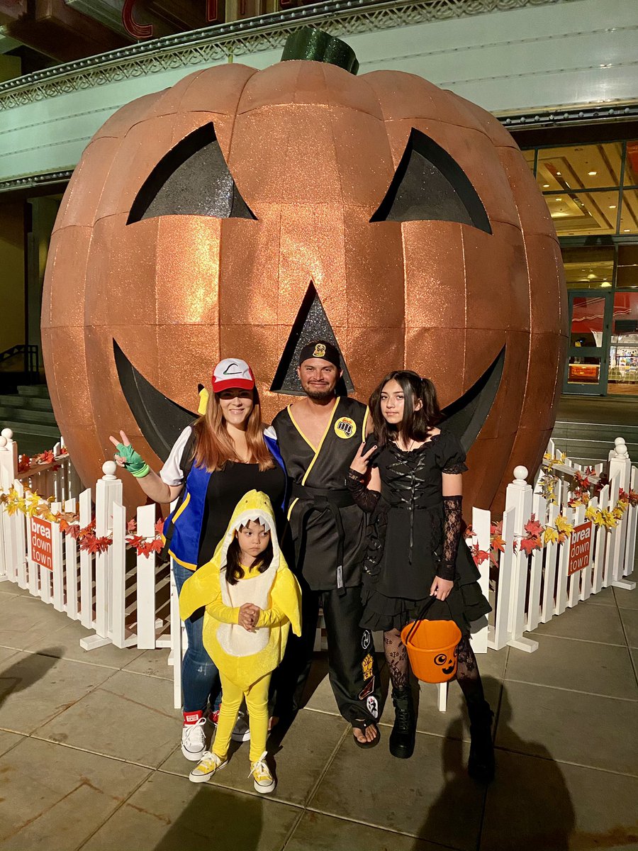 JennMelby's tweet photo. Couldn’t let #COVID19 keep us from celebrating our first family #Halloween! 🎃🍬💀🍫👻 #happyhalloween #covidhalloween #ashketchum #cobrakai #misaamane #babyshark #downtownbrea #breadowntown #breaca #ourfirsthalloween #trickortreat #familyhalloweencostumes https://t.co/kl0TyROm9m https://t.co/MtAn445lUX
