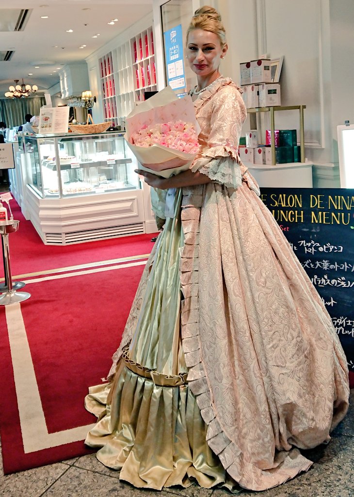 み の の こ 今日は 紅茶の日 みなとみらいの Nina S で 午後のティータイム 明日お誕生日のマリー アントワネット に会ったよ 今日のぶどう バスクチーズケーキ ルサロンドニナスクイーンズスクエア横浜 ニナス T Co 7laesvhgda み の の こ 今日は 紅茶の日 みなとみらいの Nina S で 午後のティータイム 明日お誕生日のマリー アントワネット に会ったよ 今日のぶどう バスクチーズケーキ ルサロンドニナスクイーンズスクエア横浜 ニナス T Co 7laesvhgda