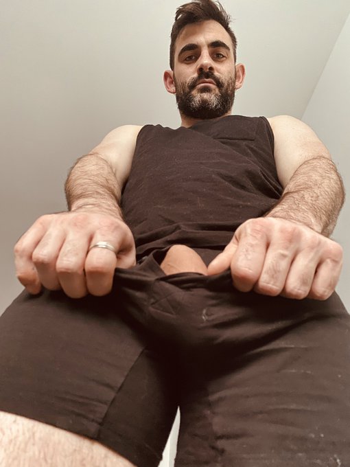 So if I slide these off... what happens next? https://t.co/CKswe3bUZr