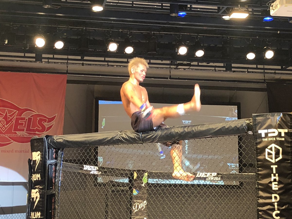 mma_the_orange's tweet photo. 悠太(ALLIANCE)を阿部大治(フリー)が何もさせずに圧倒!!!完膚なきまで叩きのめした!そして試合を受けない住村をディスって対戦要求。その後にライト級転向を表明。さらには大晦日RIZIN出陣宣言!でも宣言が許されるだけの勝ちっぷり!#DEEP98
https://t.co/mkVzwEw5od https://t.co/HVPOZ2XGDq