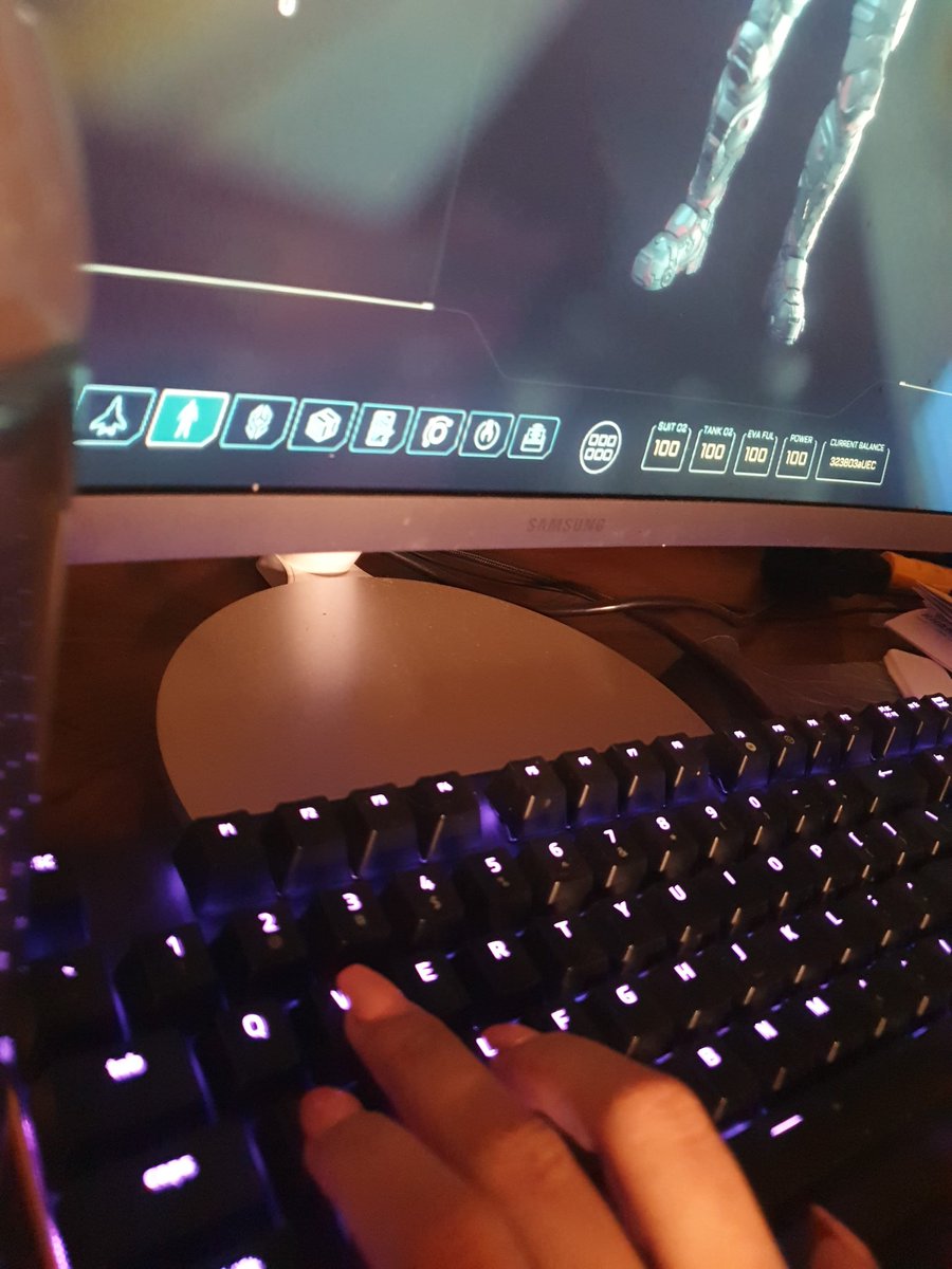 aida01010101's tweet photo. @Razer Me.😉 https://t.co/M44nEPG1pE