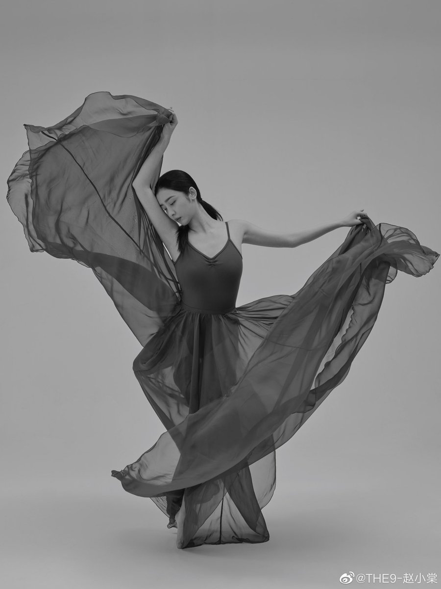 dramapotatoe's tweet photo. #ZhaoXiaotang shares stunning dance photos in retaliation to paparazzi vid, “Am I still not beautiful enough? Don’t need you to comment on my outfit hmph” 

More - https://t.co/QVRKfOtptV https://t.co/2TZVQNrTsz