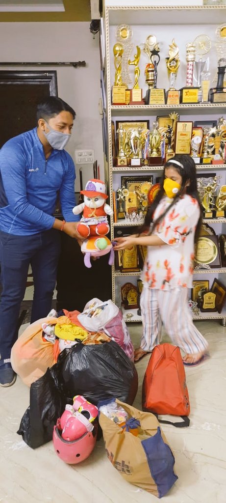 Chandan96539512's tweet photo. World record holder Manasvi Tyagi Thank you so much for donate sofa almirah Toys winter clothes. #Thanks #deoindia #deongo @Chandan96539512 @Priyank76582546 https://t.co/aq5VIxUVRe
