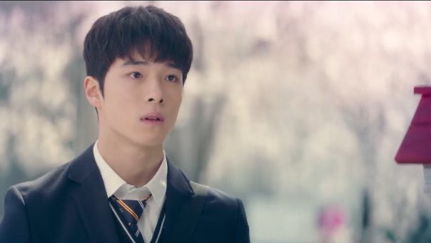 when other guys came to the stall for injae, he was initially there for the corndogs. although unintentional, it probably gave dalmi a sense of comfort, that not every guy is coming for the sole purpose of chasing injae’s attention.