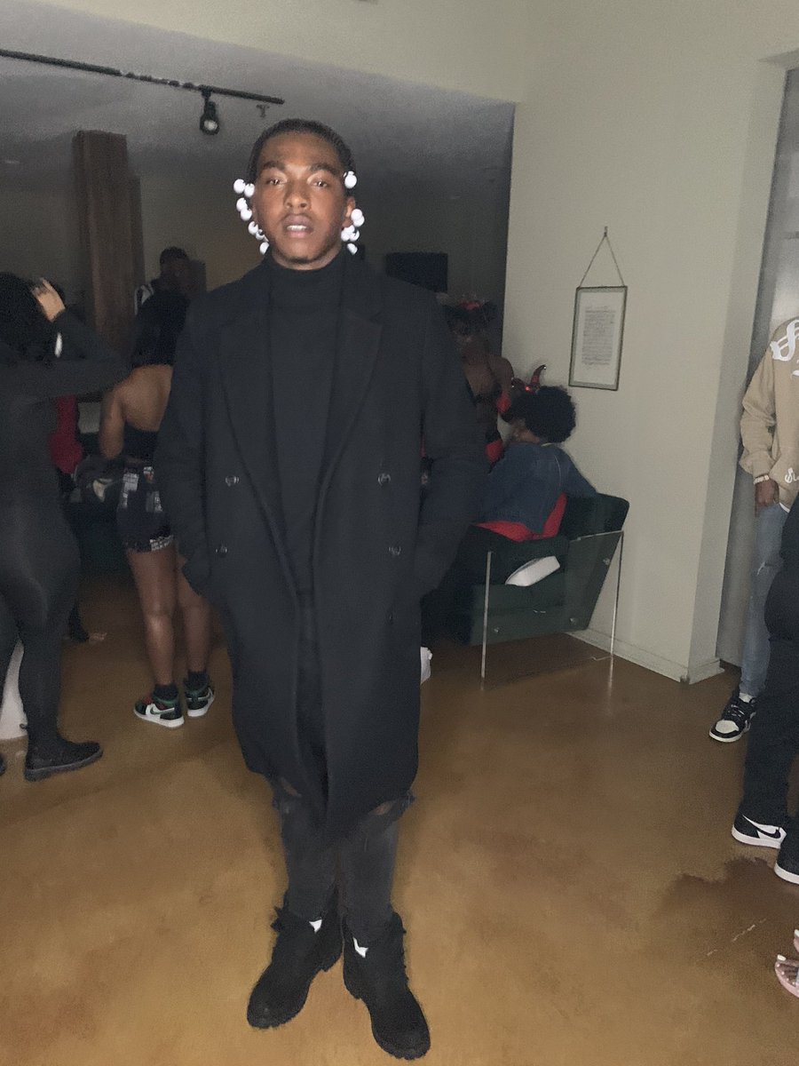 79Decoded's tweet image. #PleaseDontStareOutNow