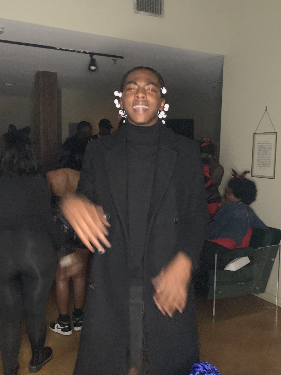 79Decoded's tweet image. #PleaseDontStareOutNow