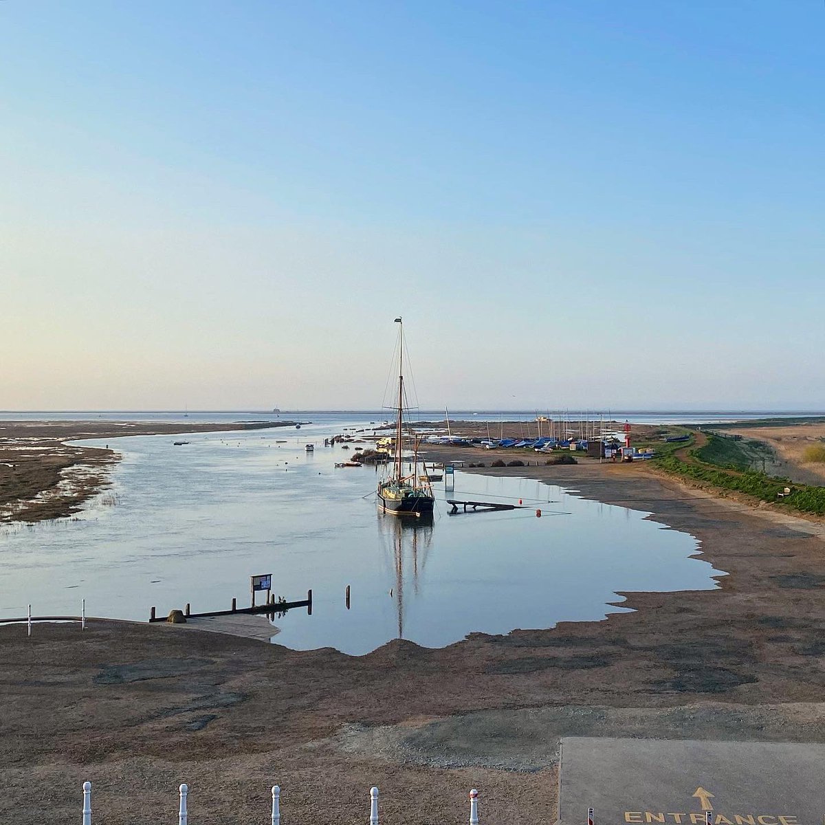 Following last night’s announcement we will be closing for all stays between Thursday November 5th and Wednesday December 2nd 😢. If you are already booked in to stay within this period please go to our website for more info. blakeneycottagecompany.co.uk/terms-conditio…