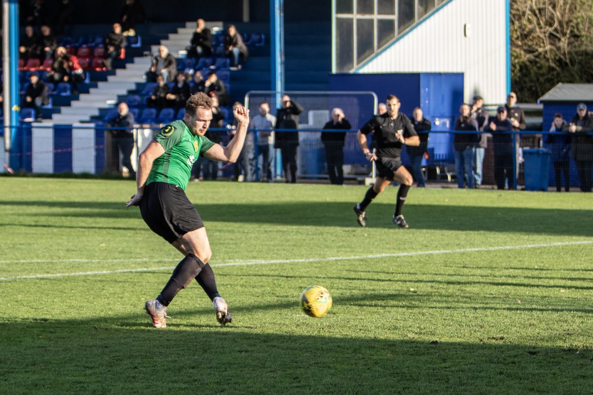 SevenoaksTownFC's tweet photo. Goals from Jason Thompson and Joey Taylor meant we came away with a point from @HHTFC
#NeverGiveUp #SevenoaksTownFC #OneClub #Football #NonLeague #ForTheFans #GetTheApp #AwayDraw #Points #Goals #KeepWorkingHard #Believe https://t.co/3roeA0qsPT
