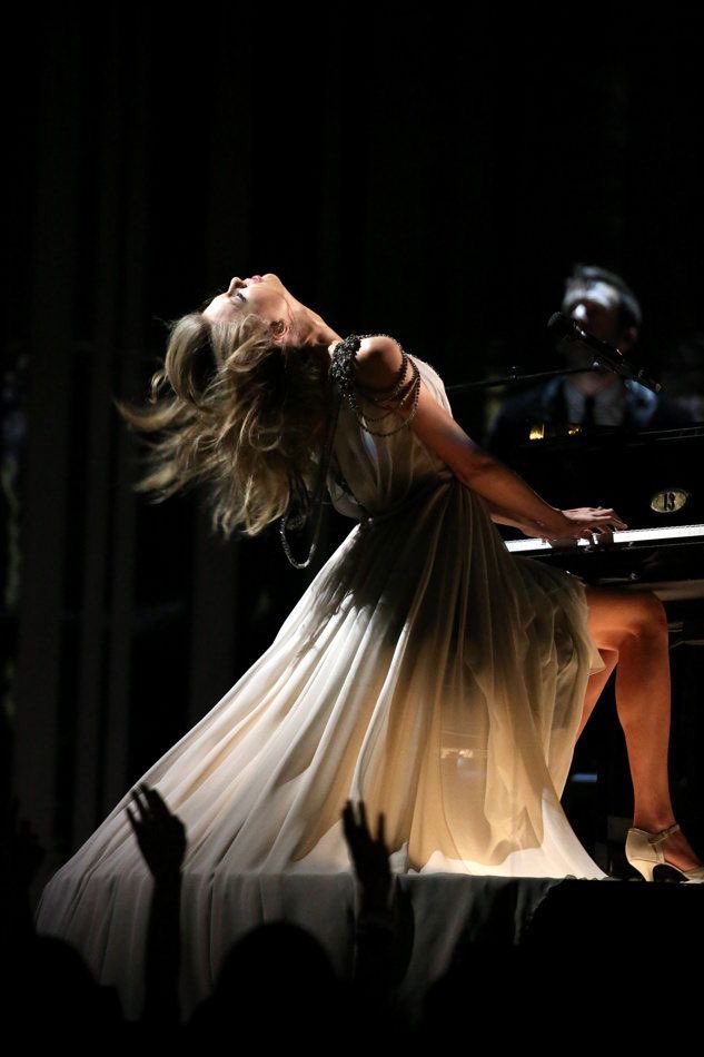 TayIorVoteStats's tweet photo. She truly deserves this award more than anyone! 

We should win this! RETWEET! 

TAYLOR IS FREE
— I’m voting for Taylor Swift as “Artist of the Year” at #AMAs https://t.co/WUNIff9FeP