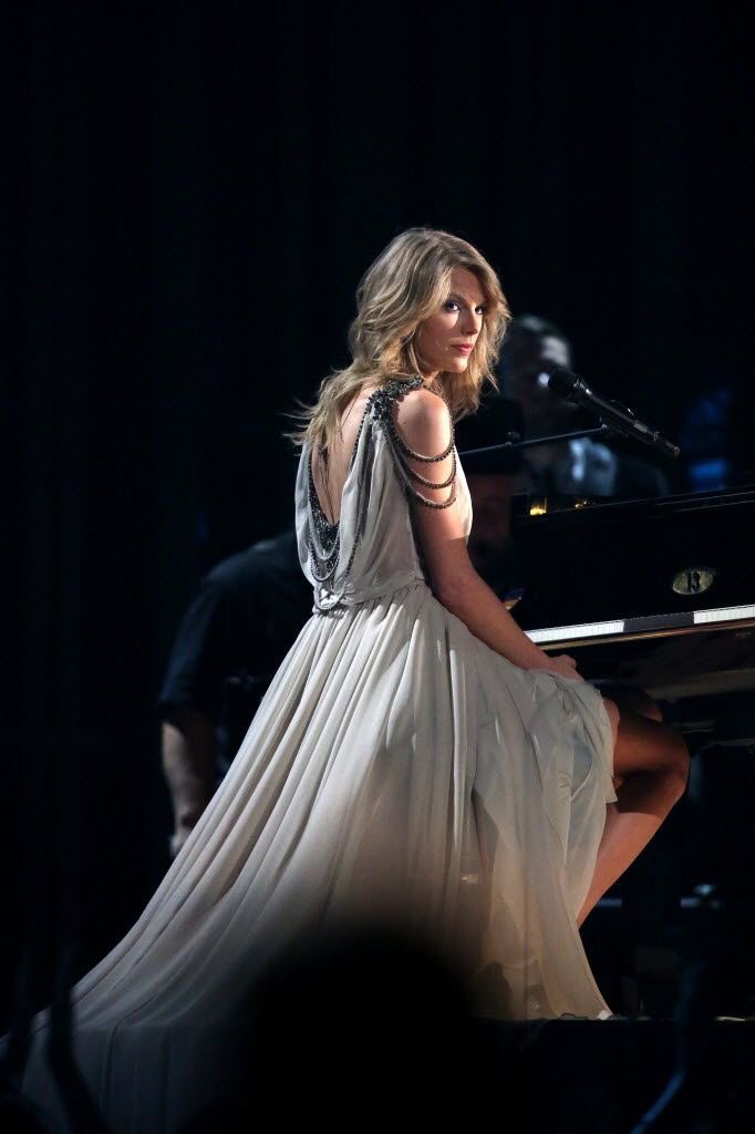 TayIorVoteStats's tweet photo. She truly deserves this award more than anyone! 

We should win this! RETWEET! 

TAYLOR IS FREE
— I’m voting for Taylor Swift as “Artist of the Year” at #AMAs https://t.co/WUNIff9FeP