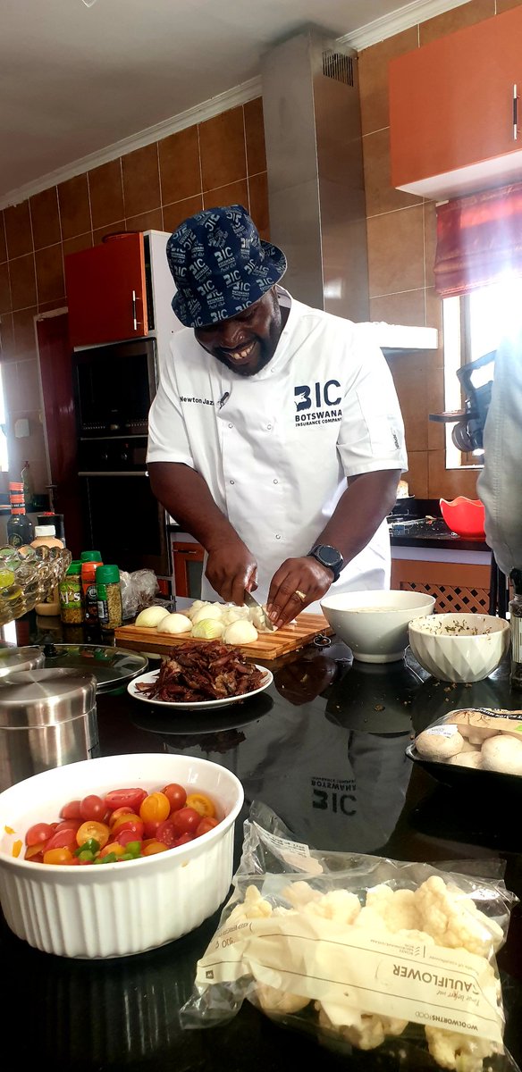 Khow_bee's tweet photo. Situation right now @JazireNewton 

Rwe Within...@The_Cookoff 
#TeamBIC https://t.co/Da8pL8tZZm
