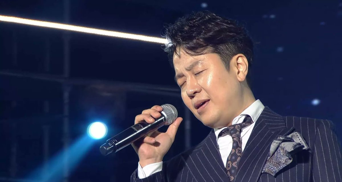 hellokpop's tweet photo. There's "nothing better" than hearing #JungYup sing live! Our ears and hearts are truly blessed 😌💕

#KMDF #KMDF2020 #KoreaMusicDriveInFestival 
@Overlook_KMDF https://t.co/V8TAvYmydP