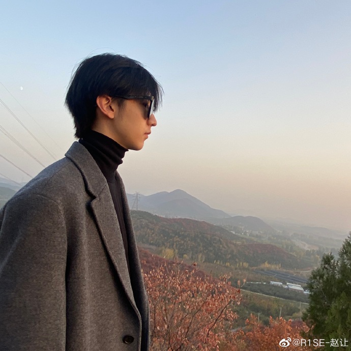 R1SEupdates's tweet photo. 201101 R1SE-赵让 Weibo Update
[TRANS]

November, keep fighting ⛽️ Workers 💪
Walk the road that's an easy choice for you, not the easy road 🚶
Not tired and not ordinary, just do it!! (6/6)

♫ #创造营2019 #ProduceCamp2019 
#赵让 #ZhaoRang #R1SE https://t.co/O1uOWNQZcQ