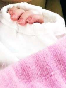 cotonko's tweet photo. 本日無事に女の子が産まれました☺️
予定日超過から4日、前駆陣痛だけで死にそうになっておりました！
とにかく、産まれて何より！🎍
今日は早く寝るぞ😃 https://t.co/IetX9O3Uol