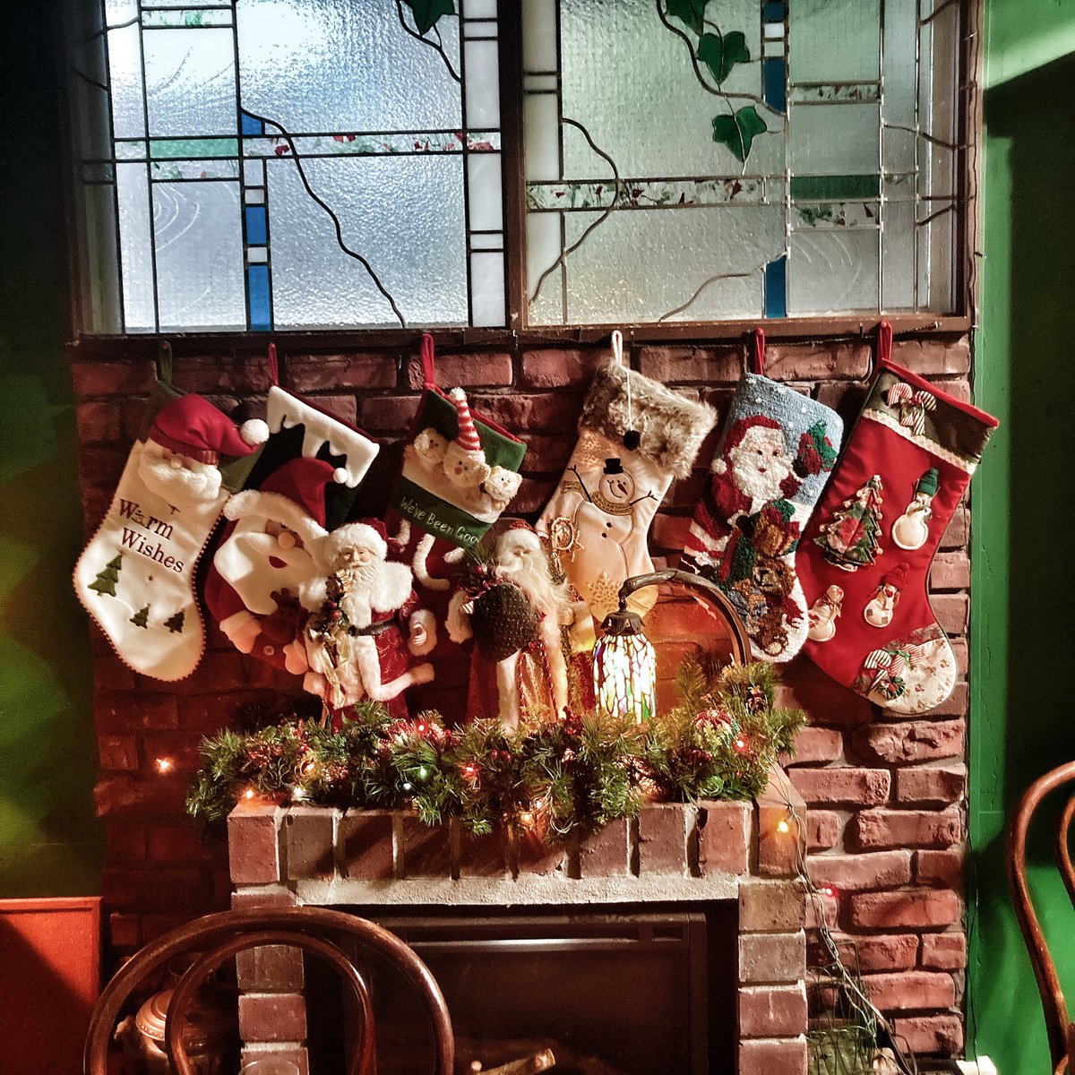 nahanohana's tweet image. いつもと違う街を散歩してて、ふと入ったカフェがクリスマスランドだったのでおうちに帰れない覚悟をした。
#NOS4A2