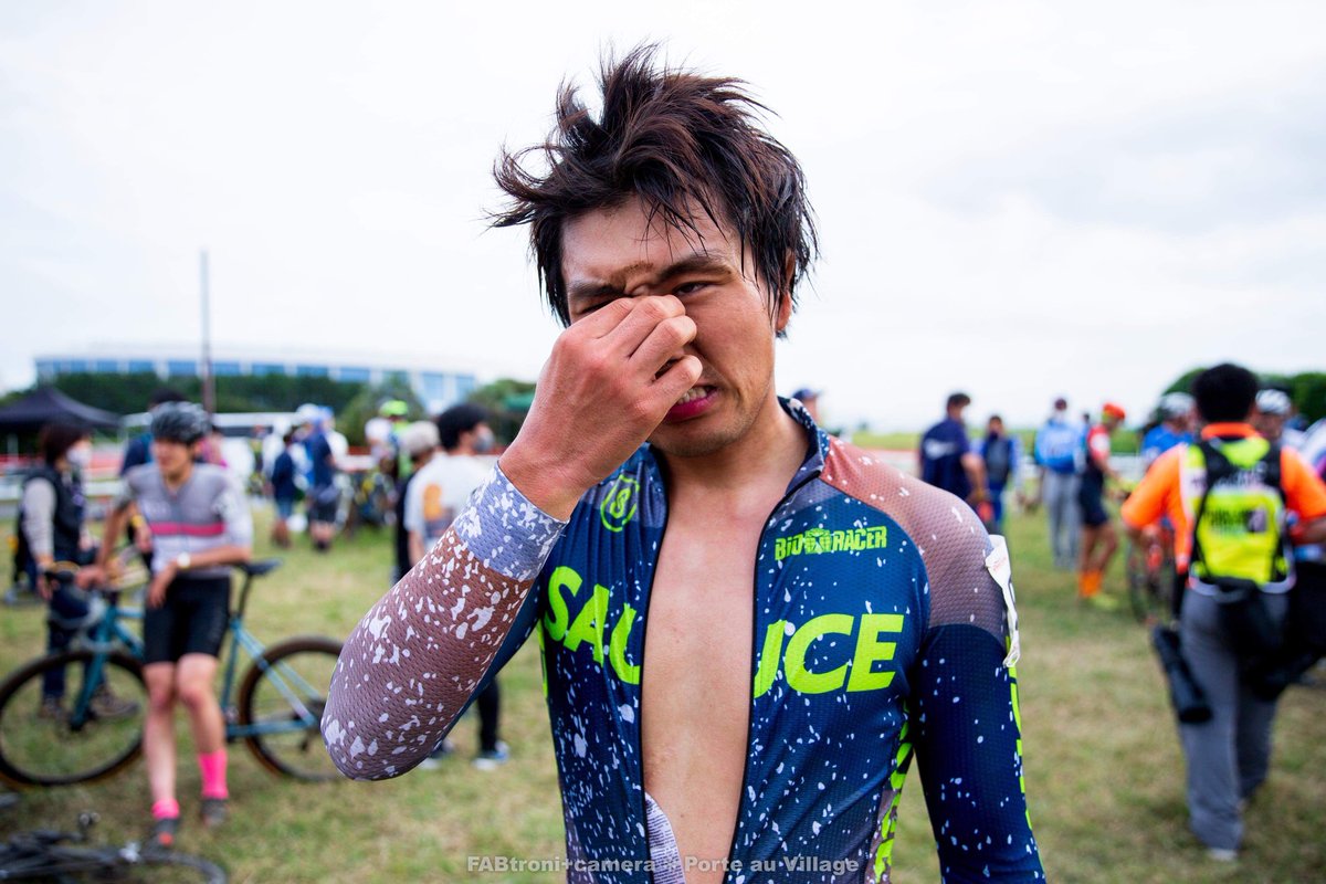 TomoyaKoyama1's tweet photo. 幕張クロスC2 20位
スタートは最後尾から二人目だしコース怖いし前日派手に転けたのでビビりまくり（登りほぼ担ぎ）でしたがなんとか走り切れました！
応援サポートありがとうございました！
photo by @FABtronika いつもありがとうございます！

#SAUCECX #EXTARPROTON @MovementCycle @SauceCycle https://t.co/gNsbko1AtA