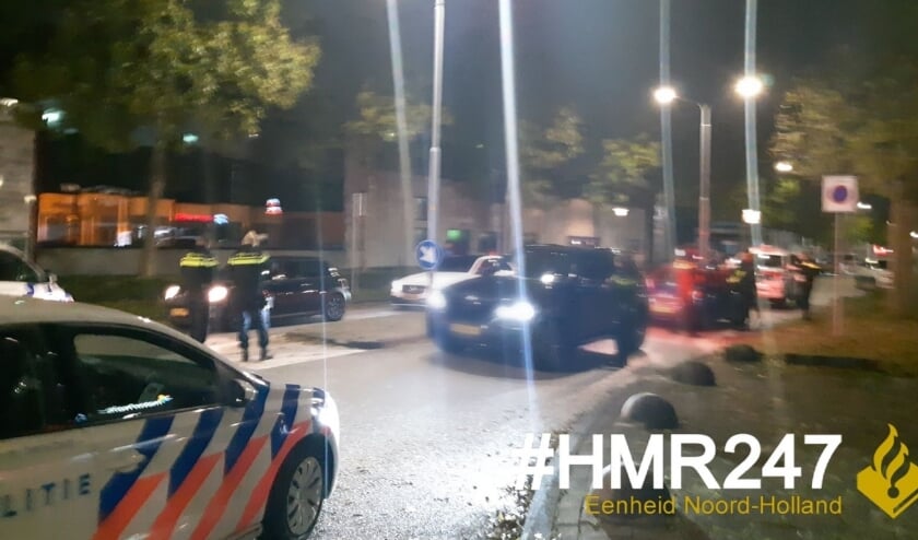 Politie maakt einde aan illegaal feest aan Parellaan Hoofddorp ontruimd [HOOFDDORP] Aan de Parellaan heeft de politie zaterdagnacht een feest ontruimd.