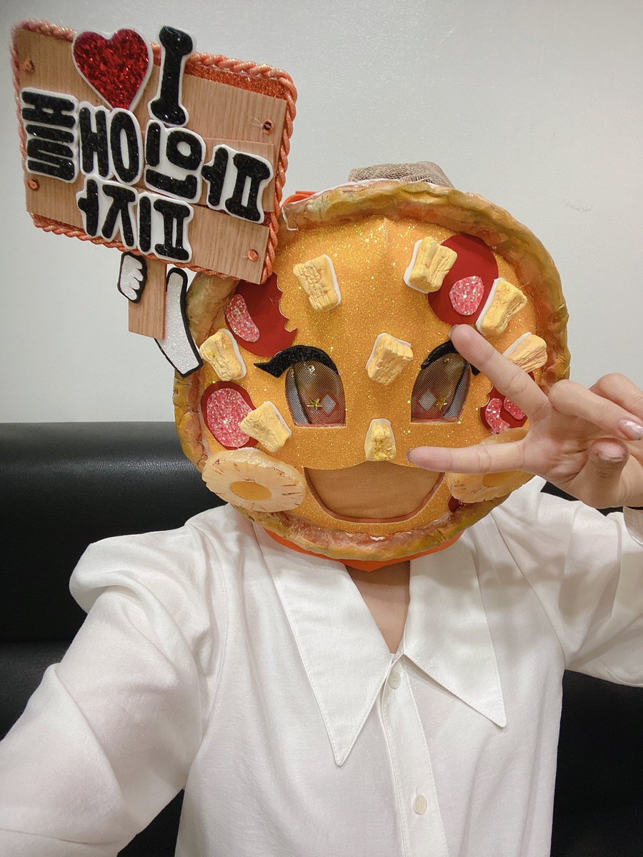 official_i_dle's tweet photo. [📸] 20201101 @ #복면가왕

리틀 파인애플피자의 정체는 바로바로 아이들의 자랑 만능푸들 우기!🐶
허스키 보이스로 고막까지 힐링하는 일요일 저녁,,🍯
우리 우기 참 잘했어요❤💜

#여자아이들 #GIDLE
#우기 #YUQI https://t.co/n9PGYQyR6k