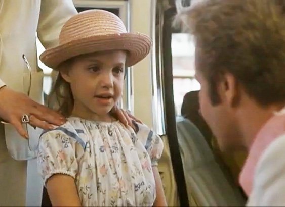 OnlyFilmMedia's tweet photo. #OnlyFilmDebuts:
#AngelinaJolie made her film debut in #LookinToGetOut (1982).
Age 7. https://t.co/rhNZP2pTfF