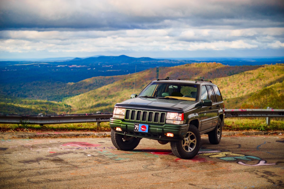 sailorsgarage1's tweet photo. One of my favorite overlooks. @Jeep
#overlook #mountains #jeep #grandcherokeezj #jeepzjclub #orvis #orvisedition #greenjeepsonly #sonyalpha #a7r #automotivephotography #automotivephotographer #green #canonfd50mmf1_4 #canonfd50mm14 #vintagecanon #autumnjeep #view #jeepview https://t.co/RHjTeaE8Mr